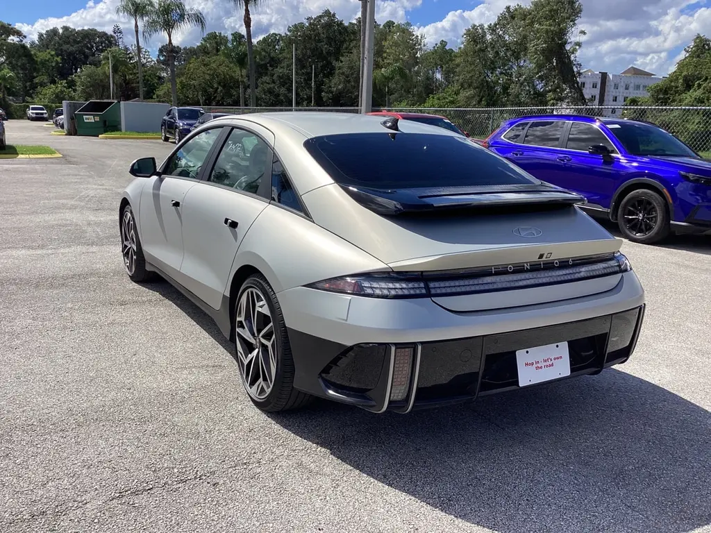 2023 HYUNDAI IONIQ 6 SEL photo 7