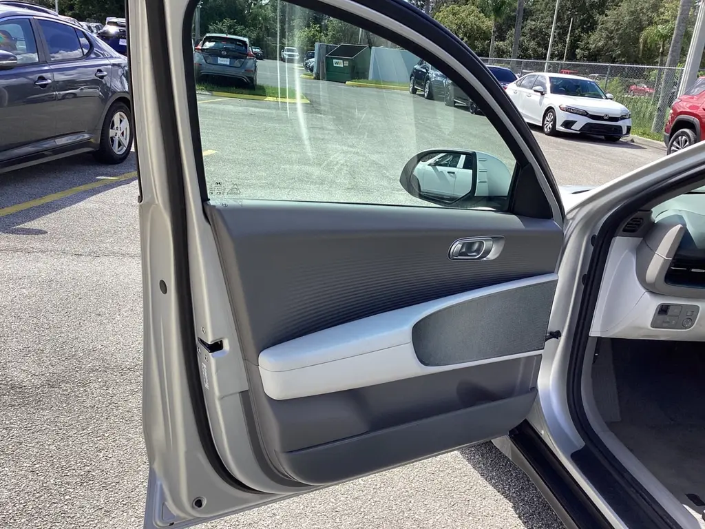 2023 HYUNDAI IONIQ 6 SEL photo 12