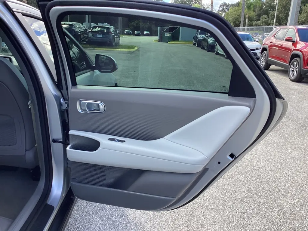 2023 HYUNDAI IONIQ 6 SEL photo 17