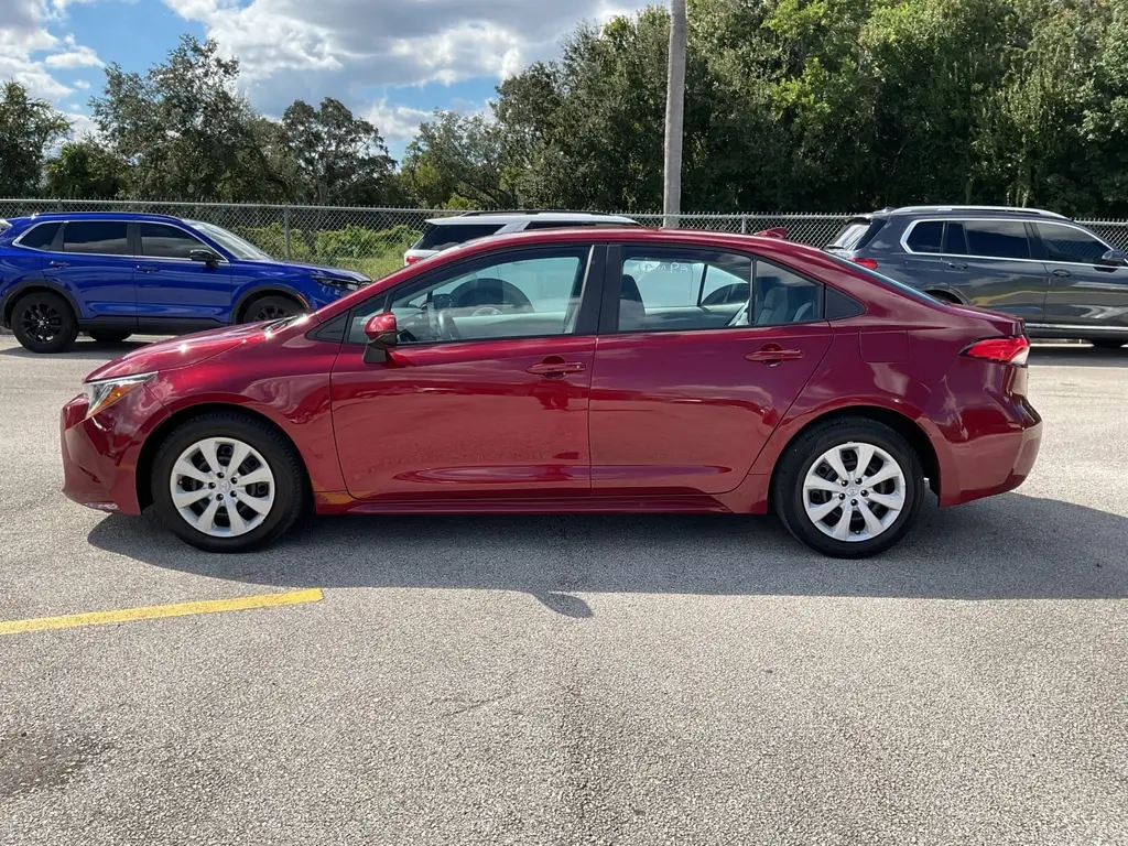 2022 TOYOTA COROLLA LE photo 2