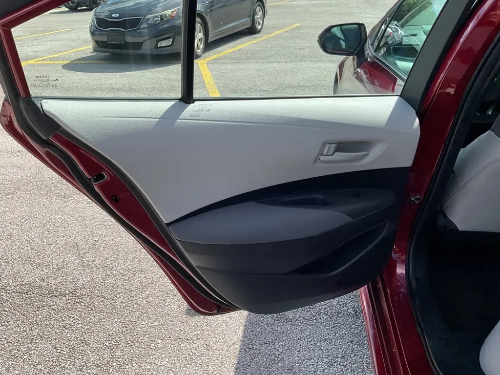 2022 TOYOTA COROLLA LE photo 13