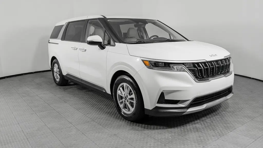 2024 KIA CARNIVAL LX photo 10
