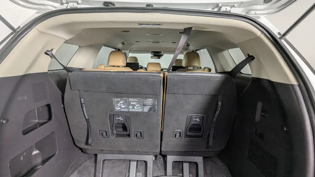 2024 KIA CARNIVAL LX photo 17