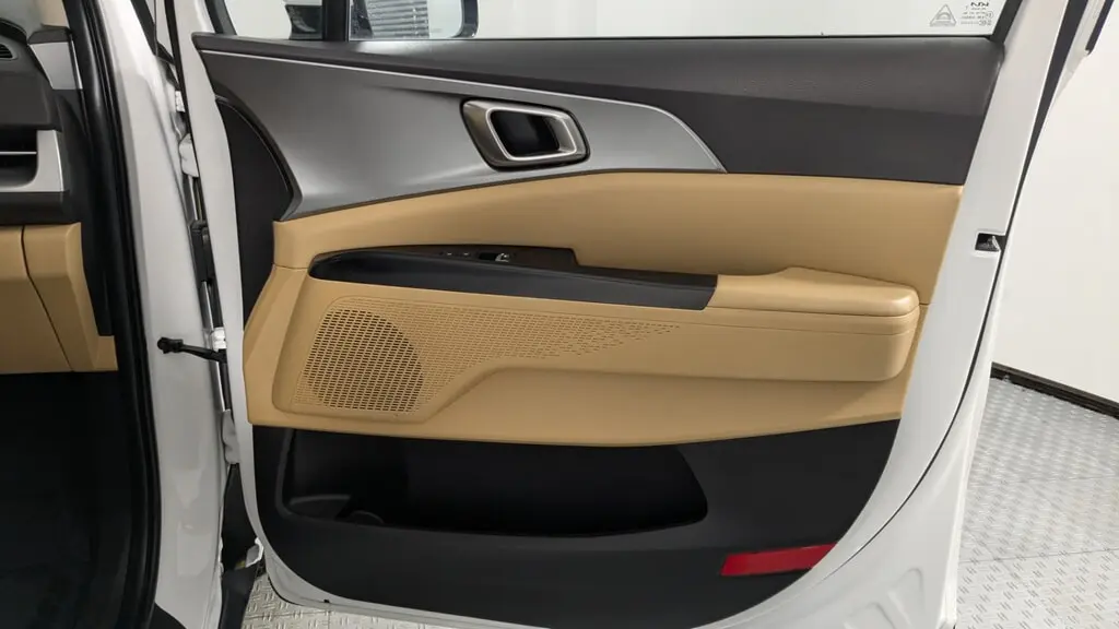 2024 KIA CARNIVAL LX photo 21