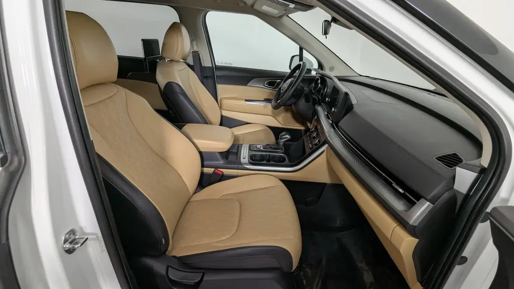 2024 KIA CARNIVAL LX photo 22