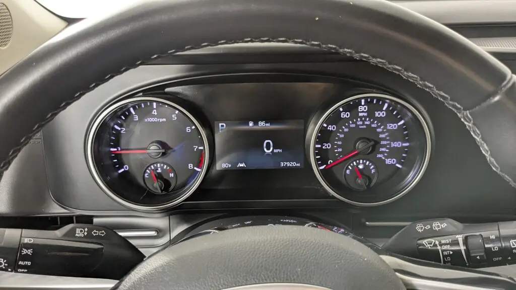 2024 KIA CARNIVAL LX photo 25