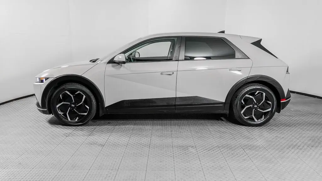 2024 HYUNDAI IONIQ 5 SEL photo 2
