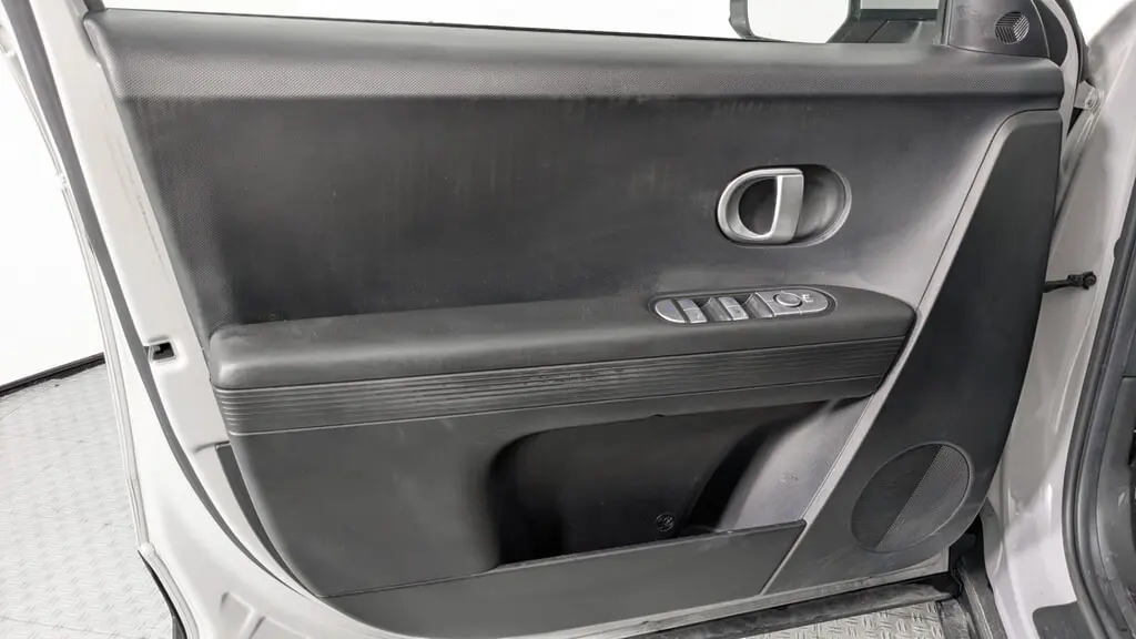 2024 HYUNDAI IONIQ 5 SEL photo 12