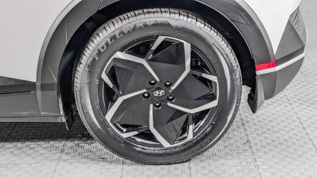 2024 HYUNDAI IONIQ 5 SEL photo 33