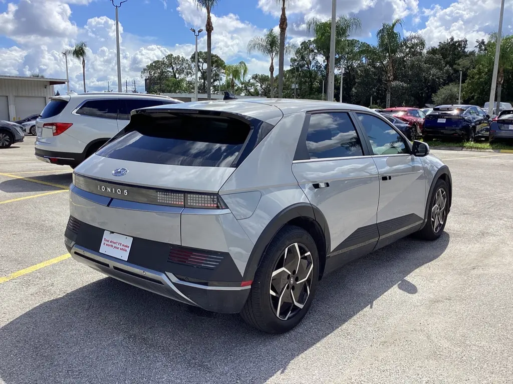 2024 HYUNDAI IONIQ 5 SEL photo 4