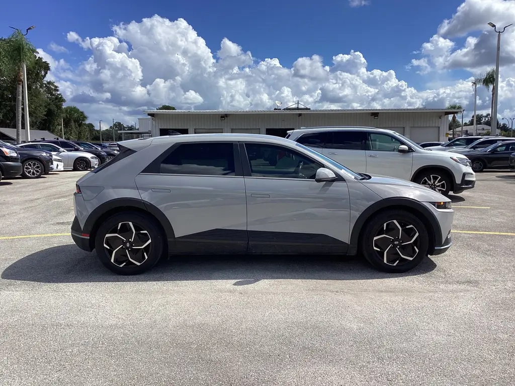 2024 HYUNDAI IONIQ 5 SEL photo 5