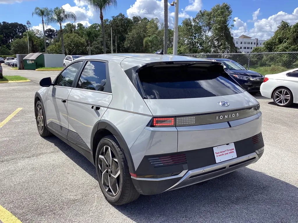 2024 HYUNDAI IONIQ 5 SEL photo 11
