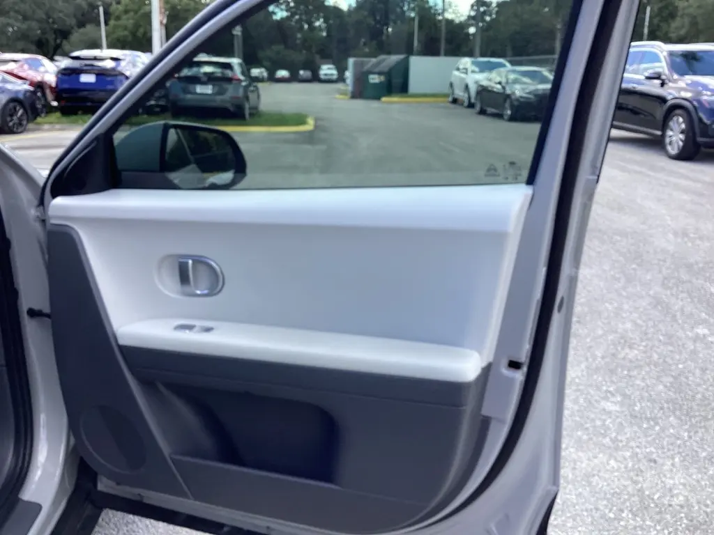 2024 HYUNDAI IONIQ 5 SEL photo 18