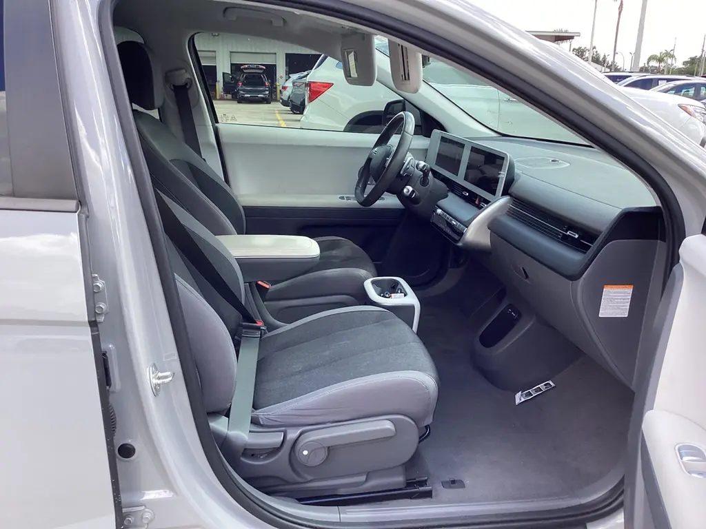 2024 HYUNDAI IONIQ 5 SEL photo 19