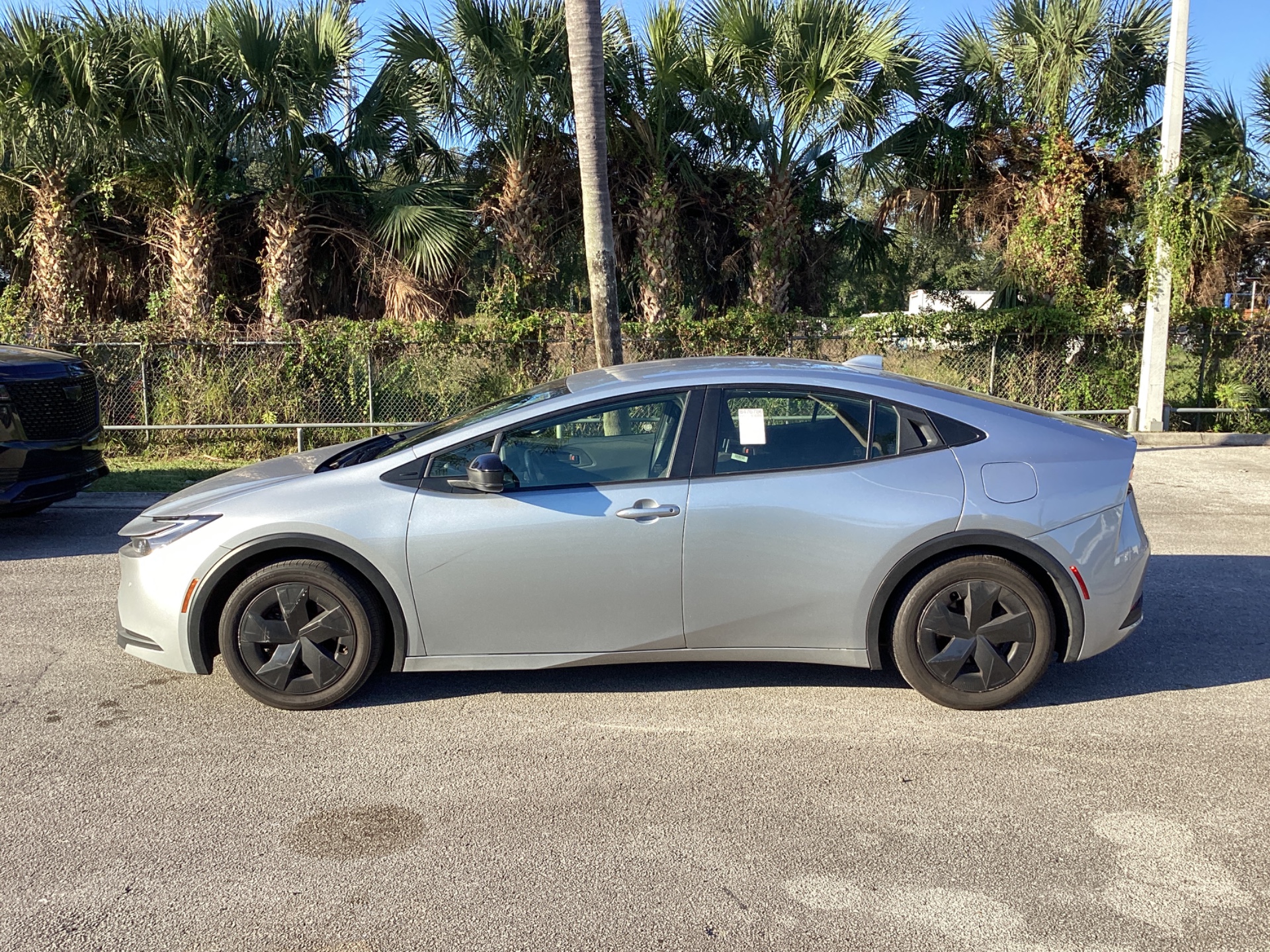 2023 TOYOTA PRIUS LE photo 3