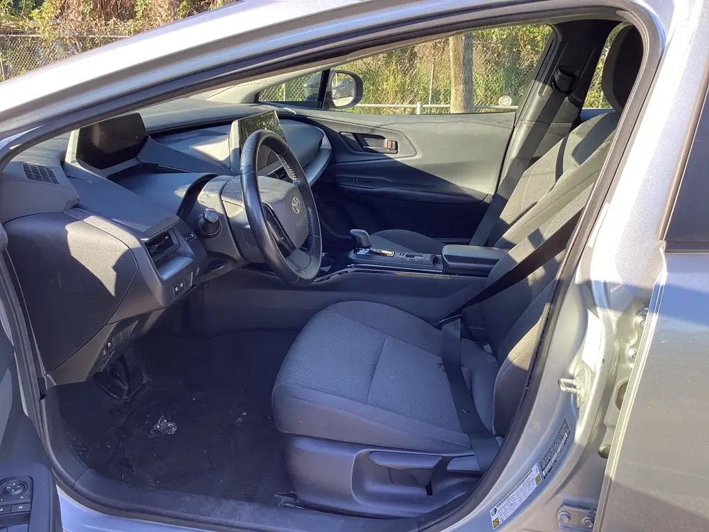 2023 TOYOTA PRIUS LE photo 11