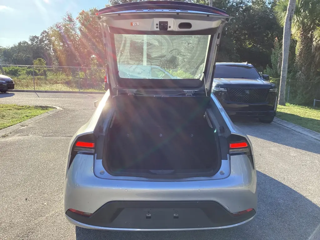 2023 TOYOTA PRIUS LE photo 17