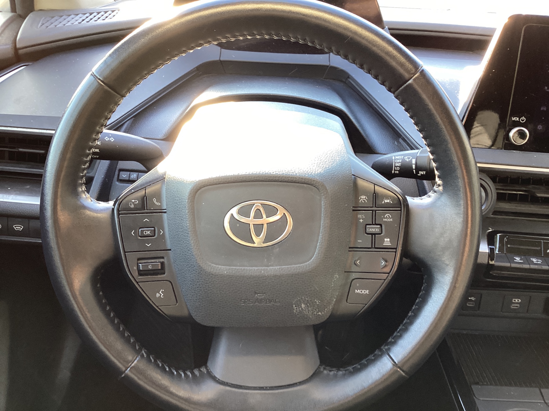 2023 TOYOTA PRIUS LE photo 21