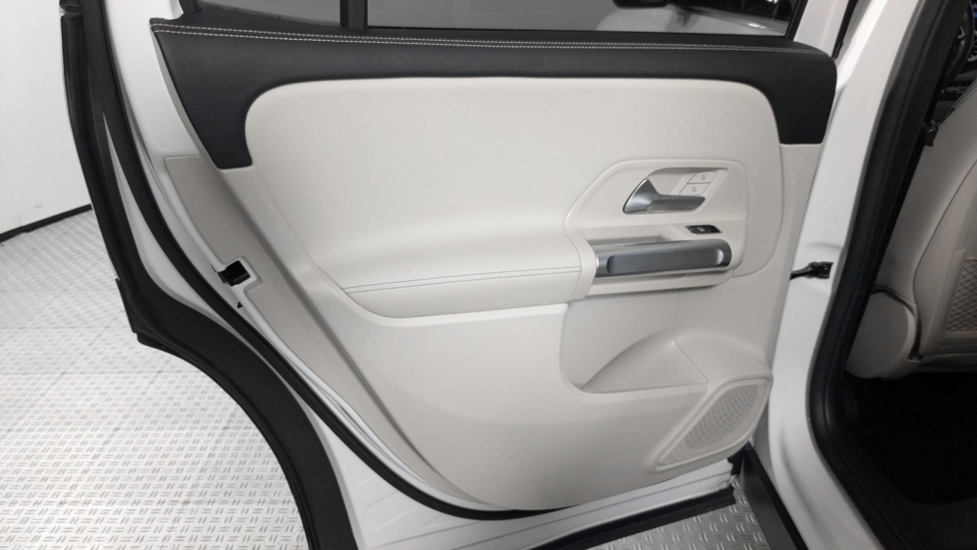 2023 MERCEDES-BENZ GLB GLB 250 photo 16