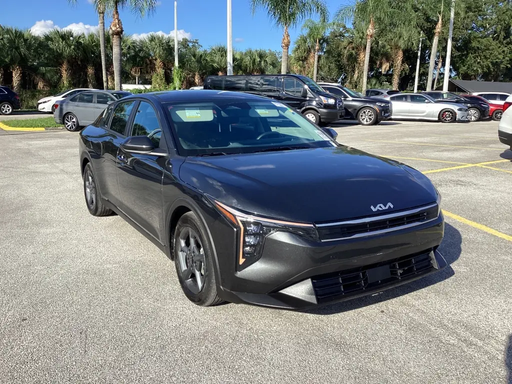 2026 KIA K4 LXS photo 2