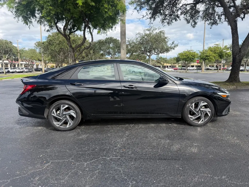 2025 HYUNDAI ELANTRA SEL SPORT photo 7