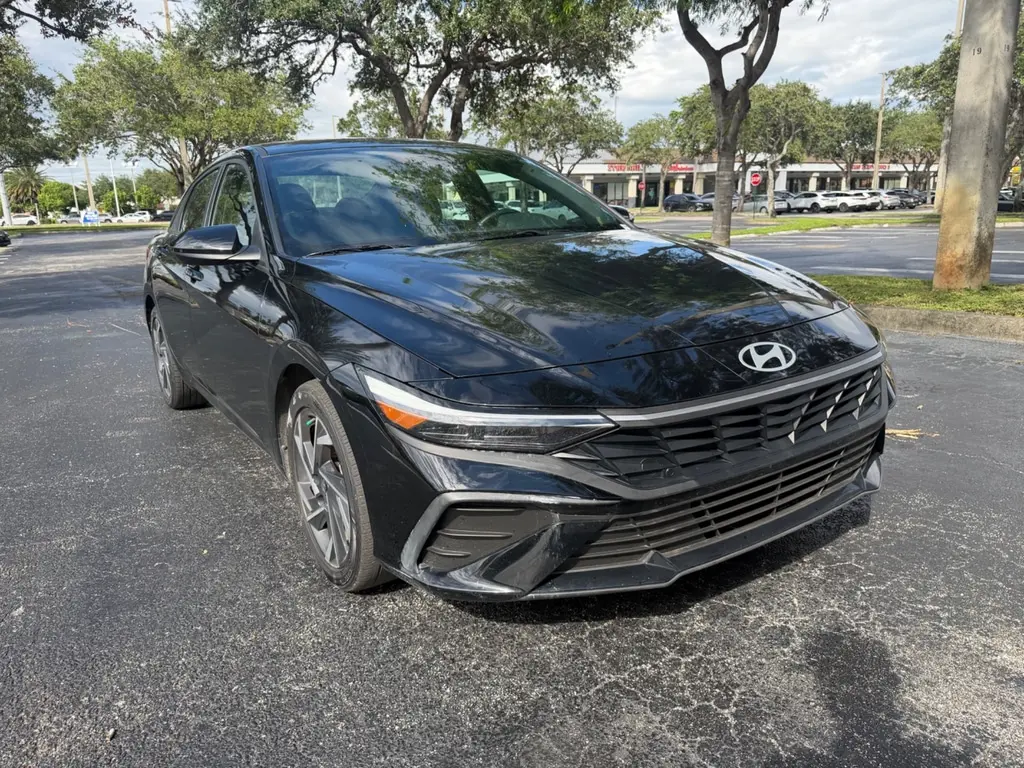 2025 HYUNDAI ELANTRA SEL SPORT photo 8