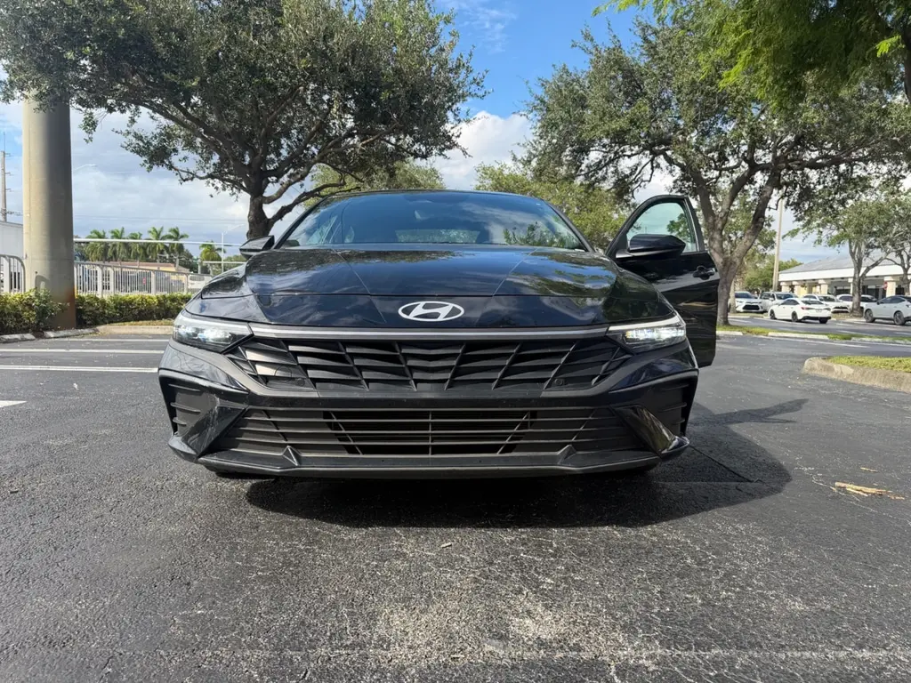 2025 HYUNDAI ELANTRA SEL SPORT photo 10
