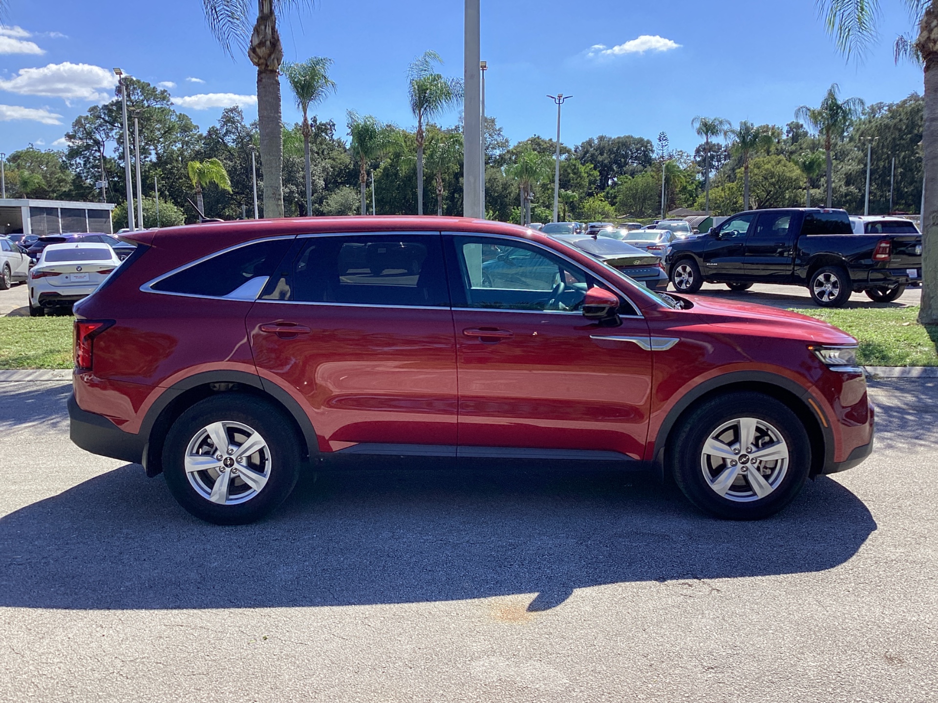 2023 KIA SORENTO LX photo 4