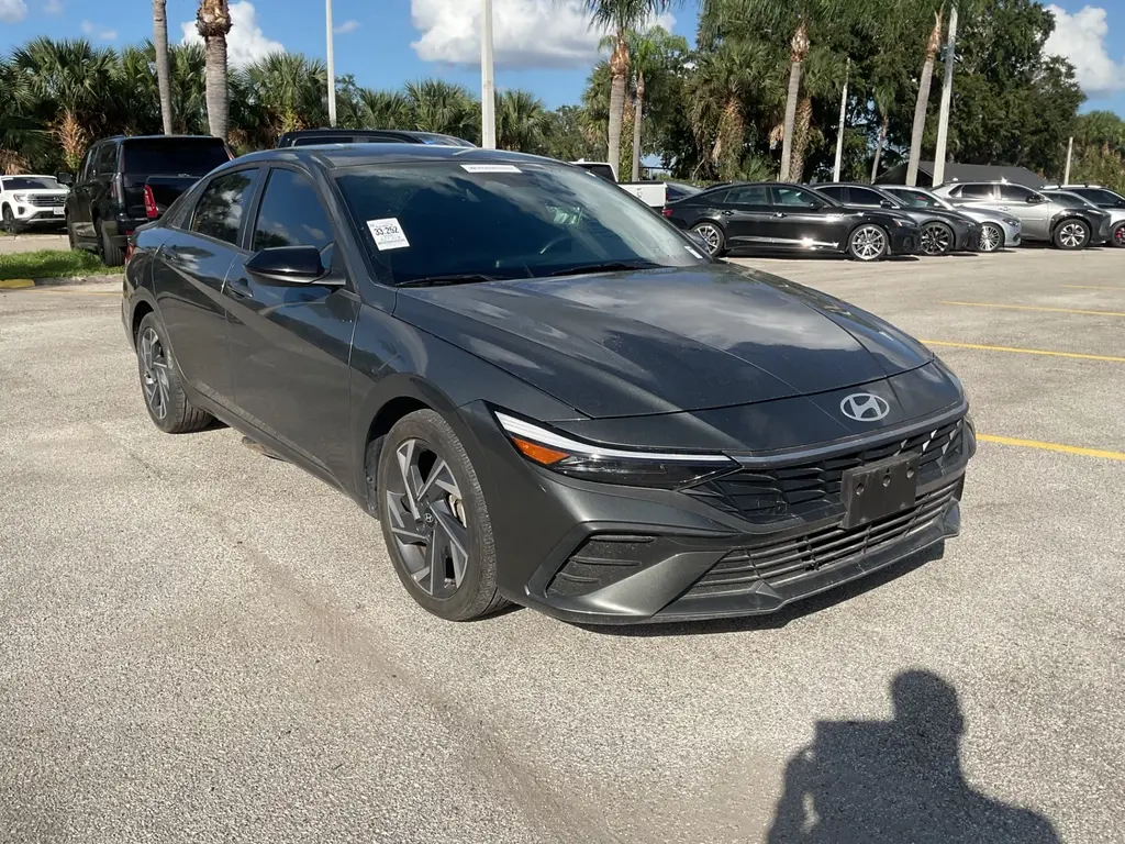 2025 HYUNDAI ELANTRA SEL SPORT photo 8