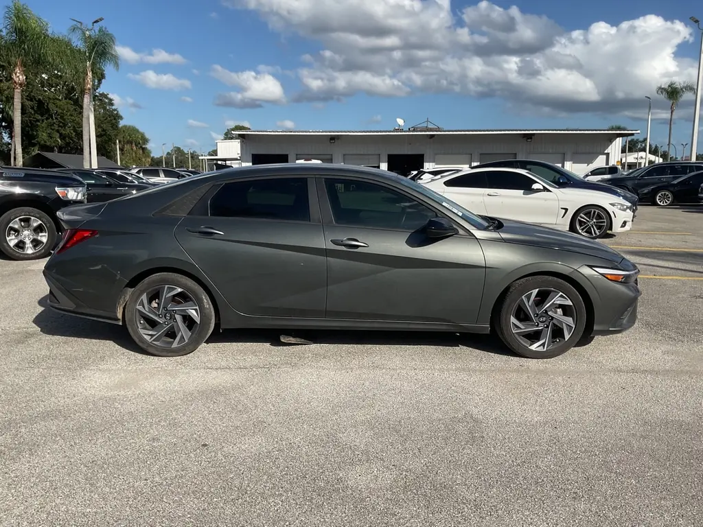 2025 HYUNDAI ELANTRA SEL SPORT photo 9