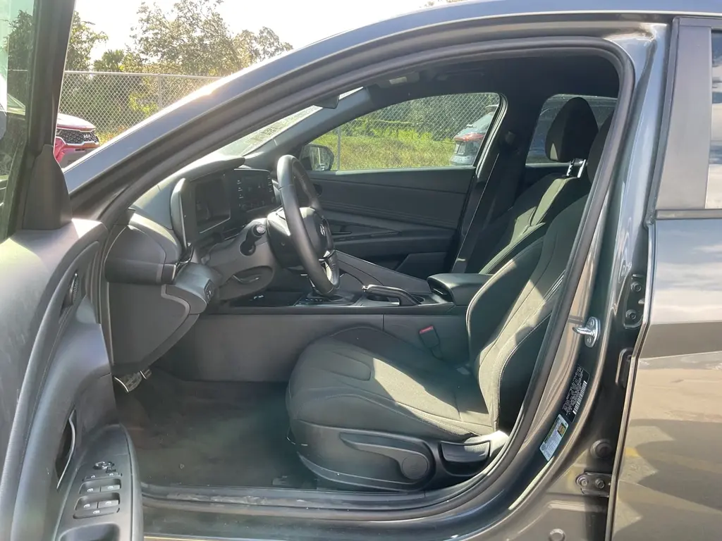 2025 HYUNDAI ELANTRA SEL SPORT photo 15