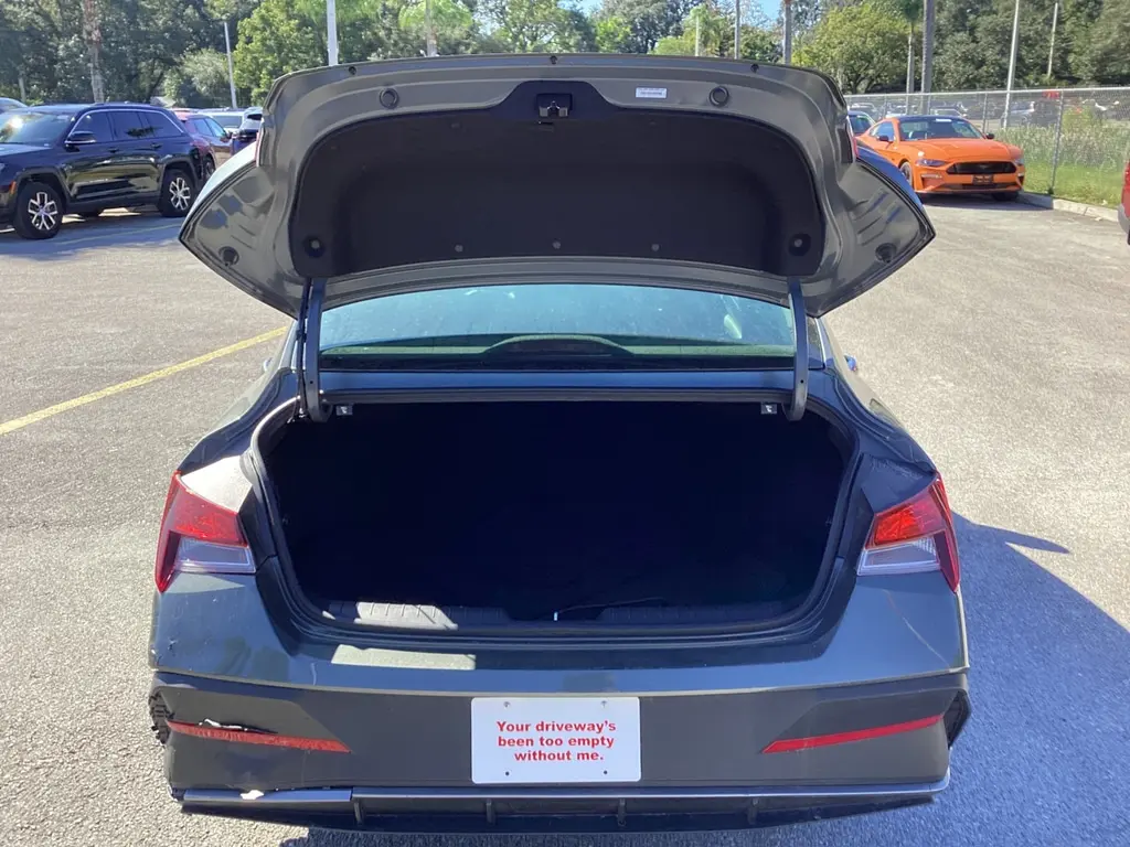 2025 HYUNDAI ELANTRA SE photo 9