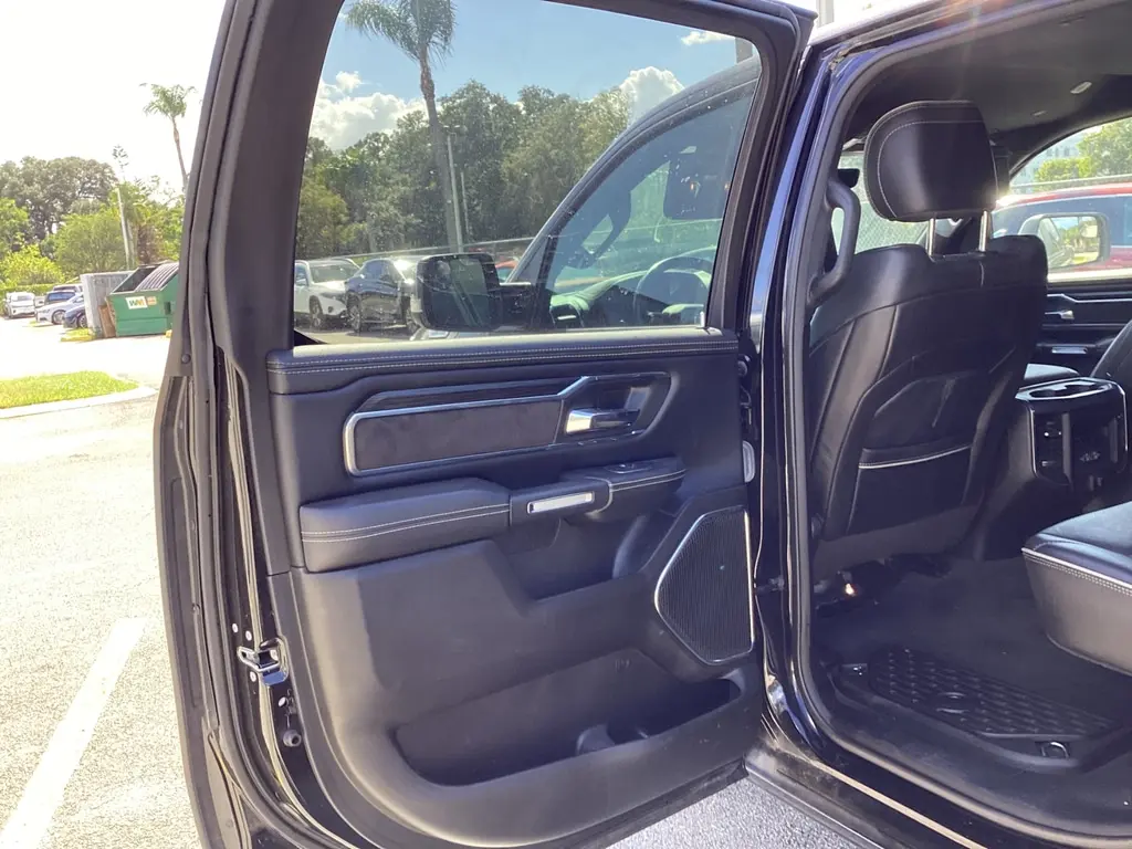 2024 RAM 1500 LARAMIE photo 11