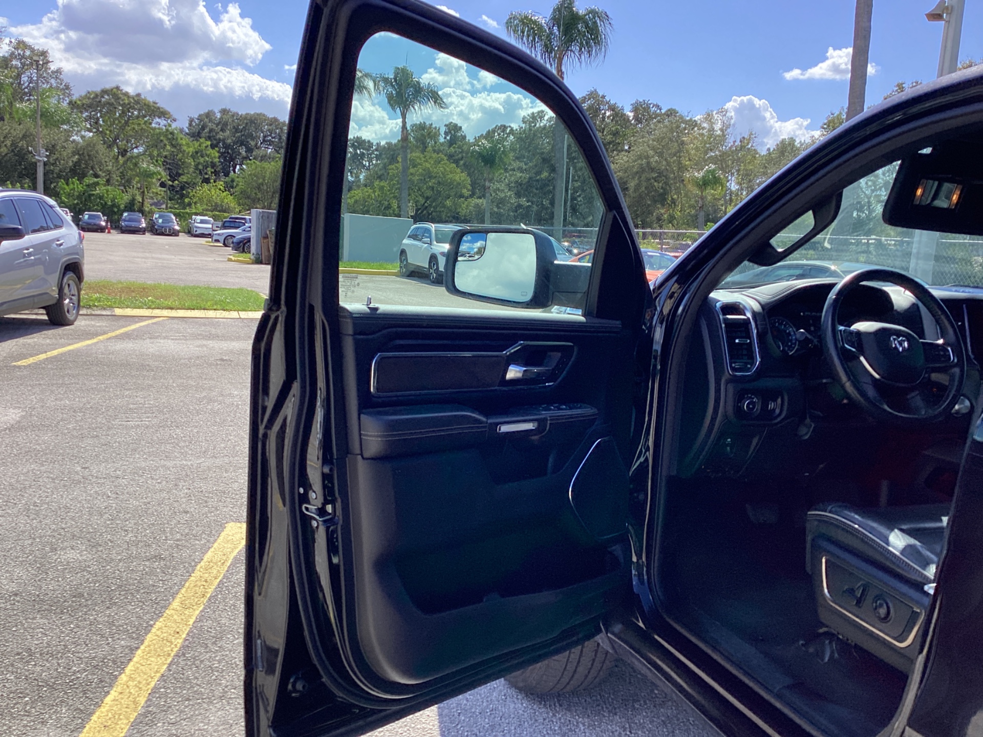 2024 RAM 1500 LARAMIE photo 13