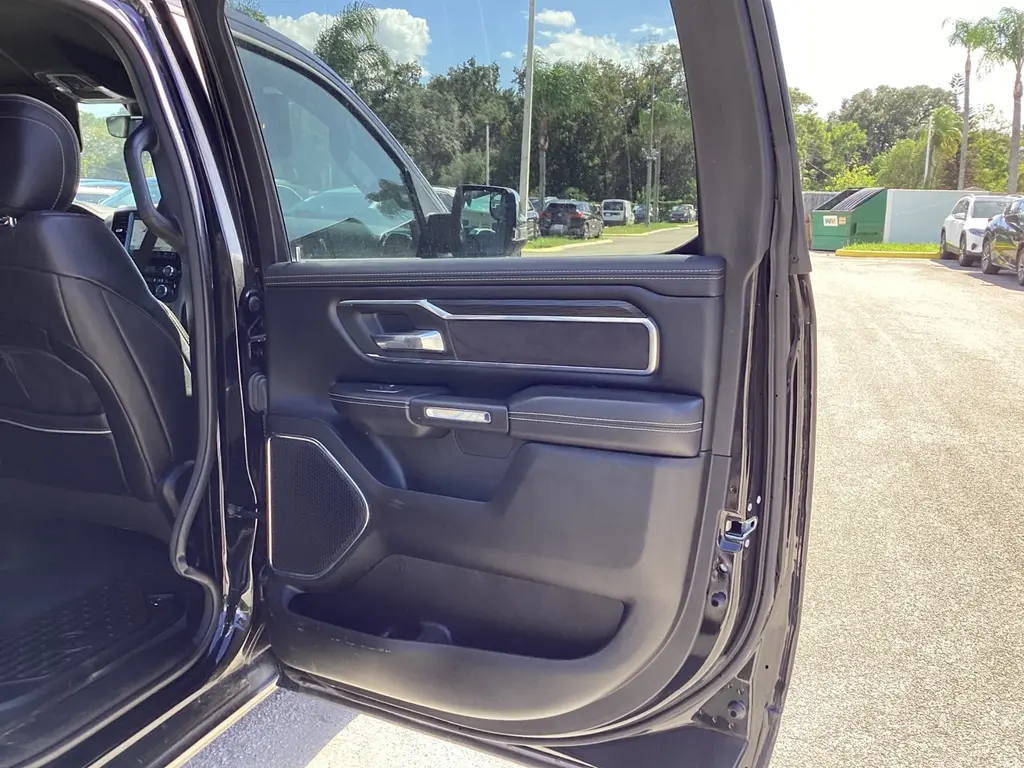 2024 RAM 1500 LARAMIE photo 18