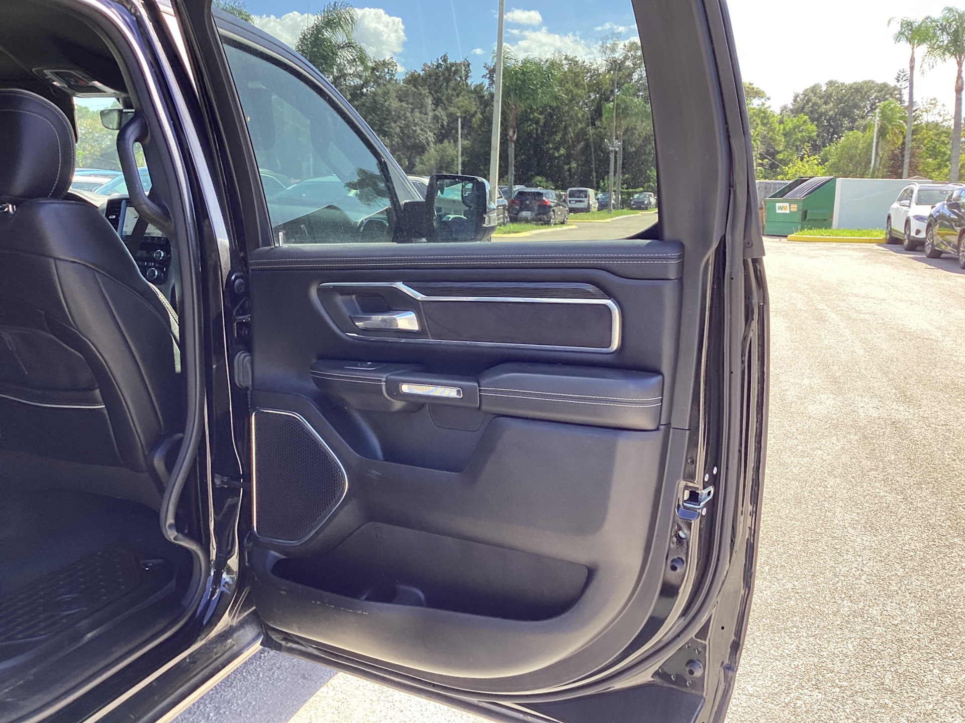 2024 RAM 1500 LARAMIE photo 18