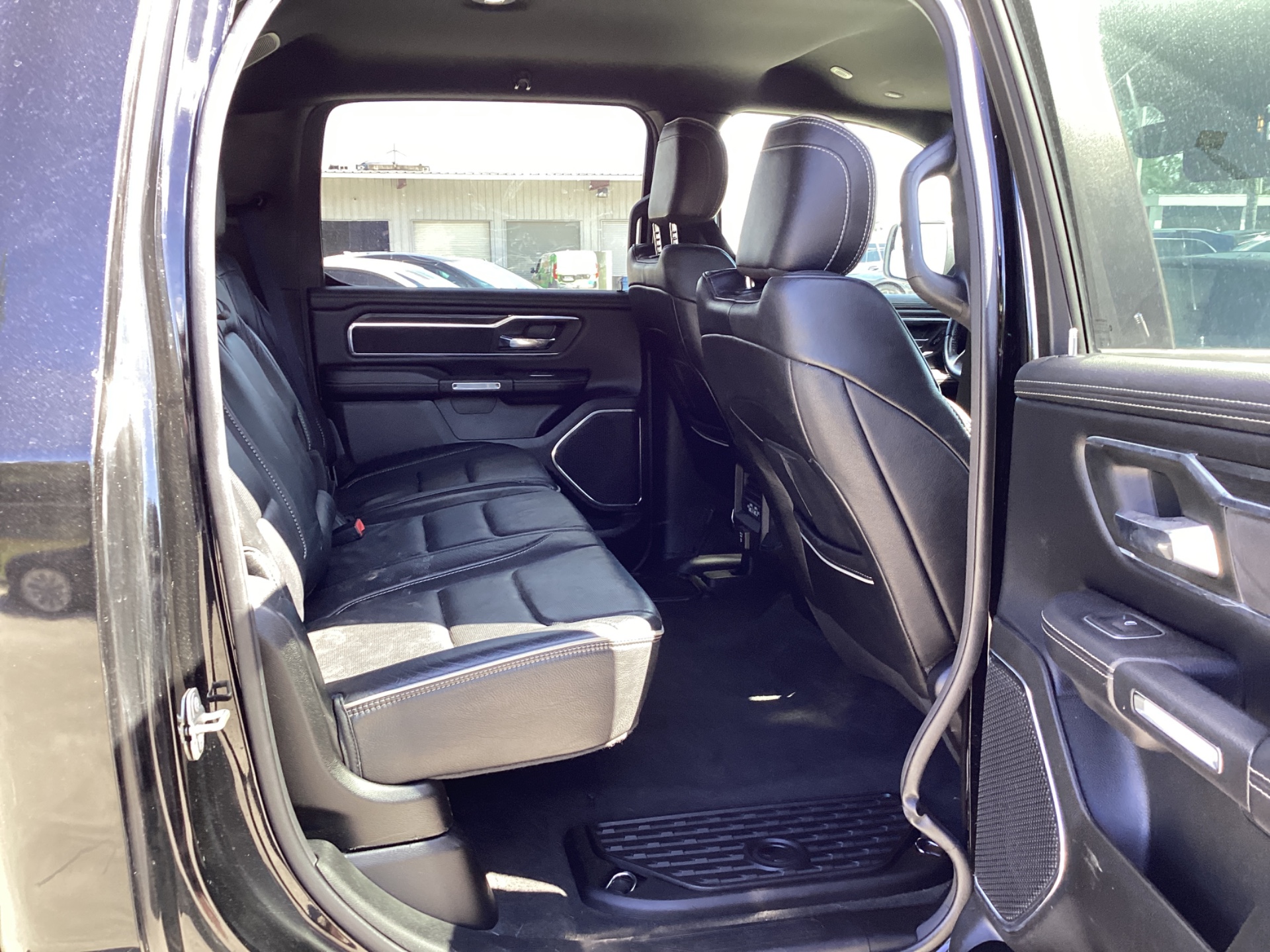 2024 RAM 1500 LARAMIE photo 19