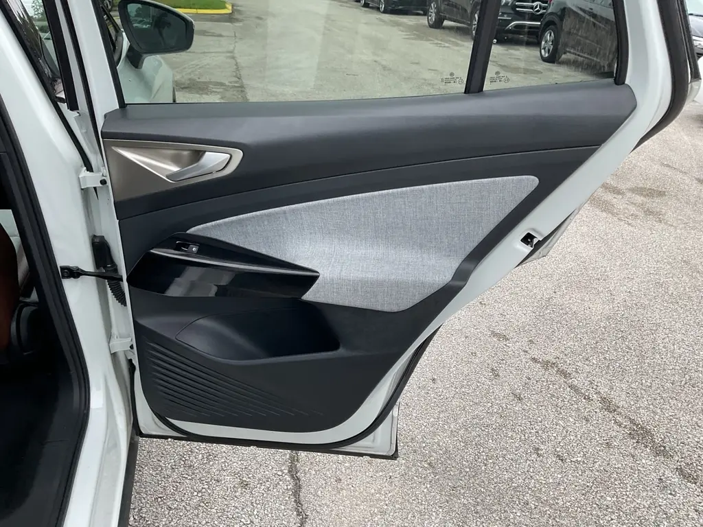 2024 VOLKSWAGEN ID.4 STANDARD photo 17