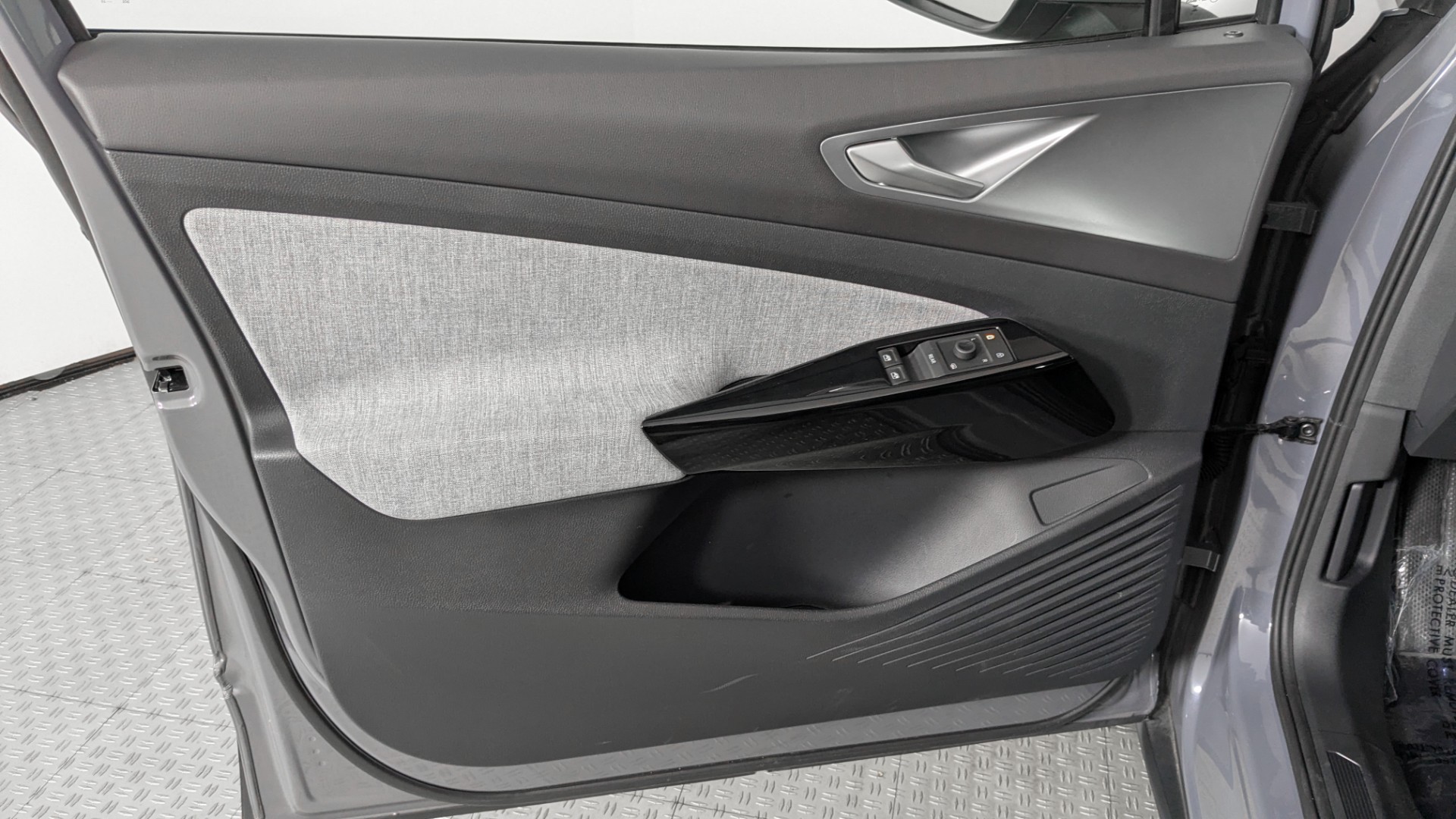 2023 VOLKSWAGEN ID.4 PRO photo 9