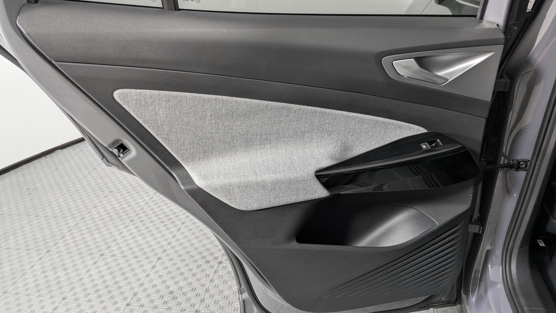 2023 VOLKSWAGEN ID.4 PRO photo 11