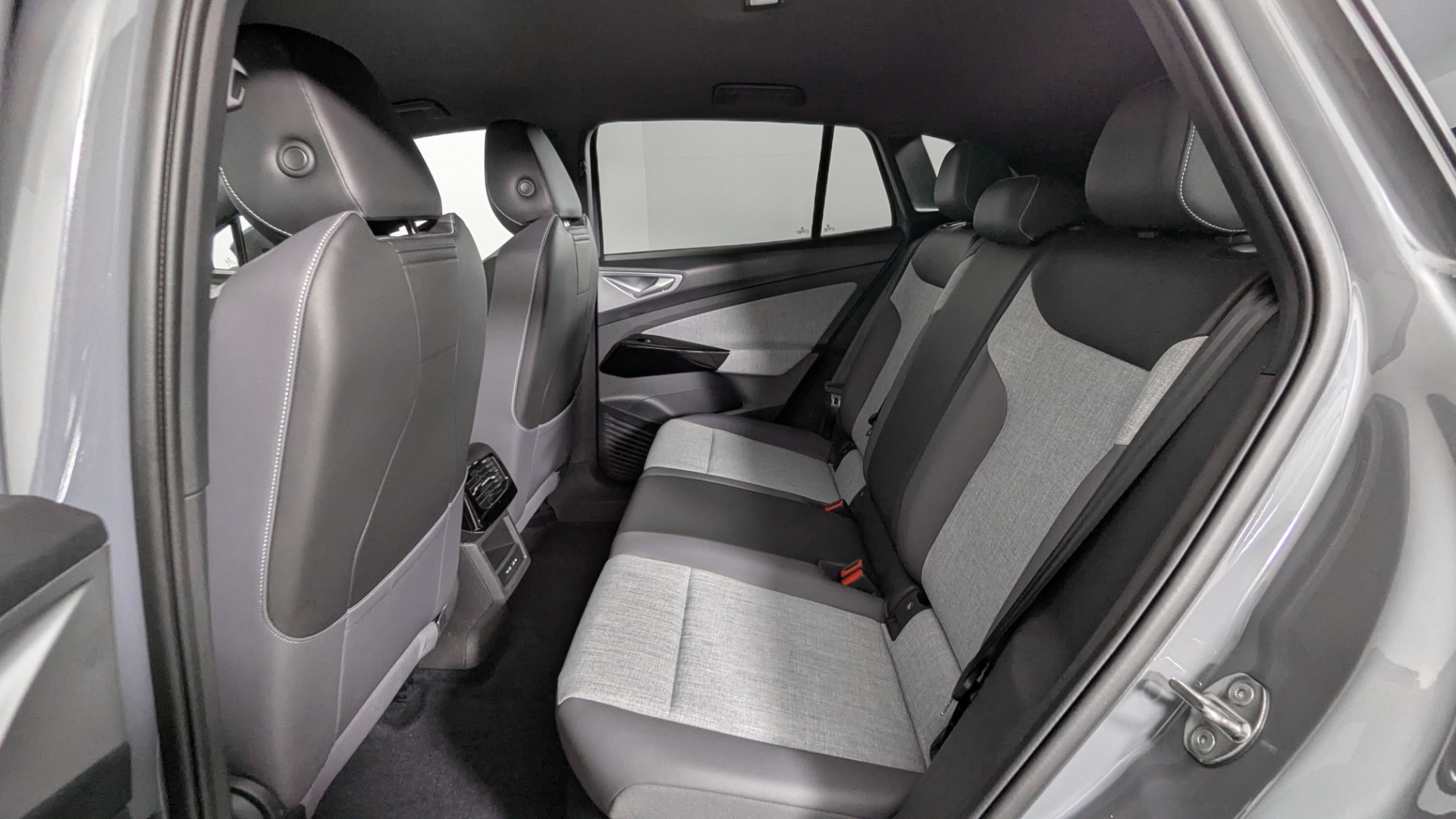 2023 VOLKSWAGEN ID.4 PRO photo 13