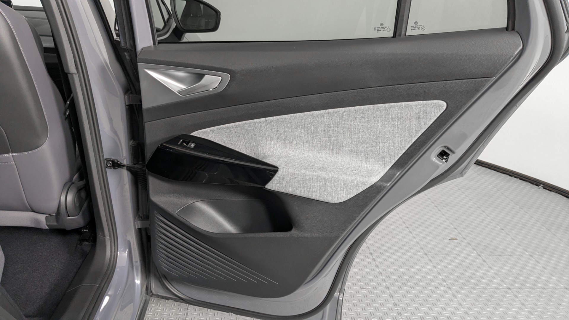 2023 VOLKSWAGEN ID.4 PRO photo 15