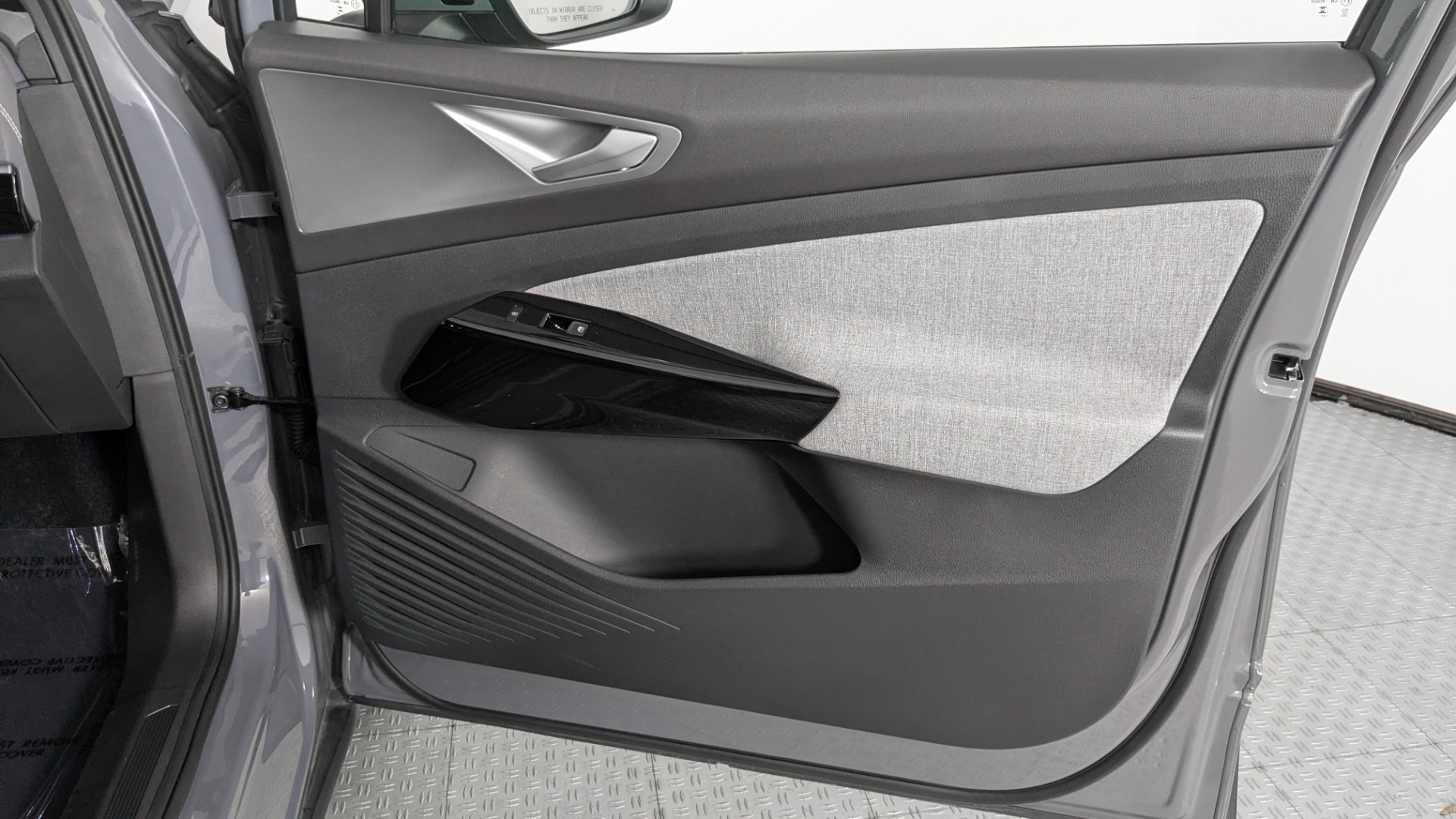 2023 VOLKSWAGEN ID.4 PRO photo 18