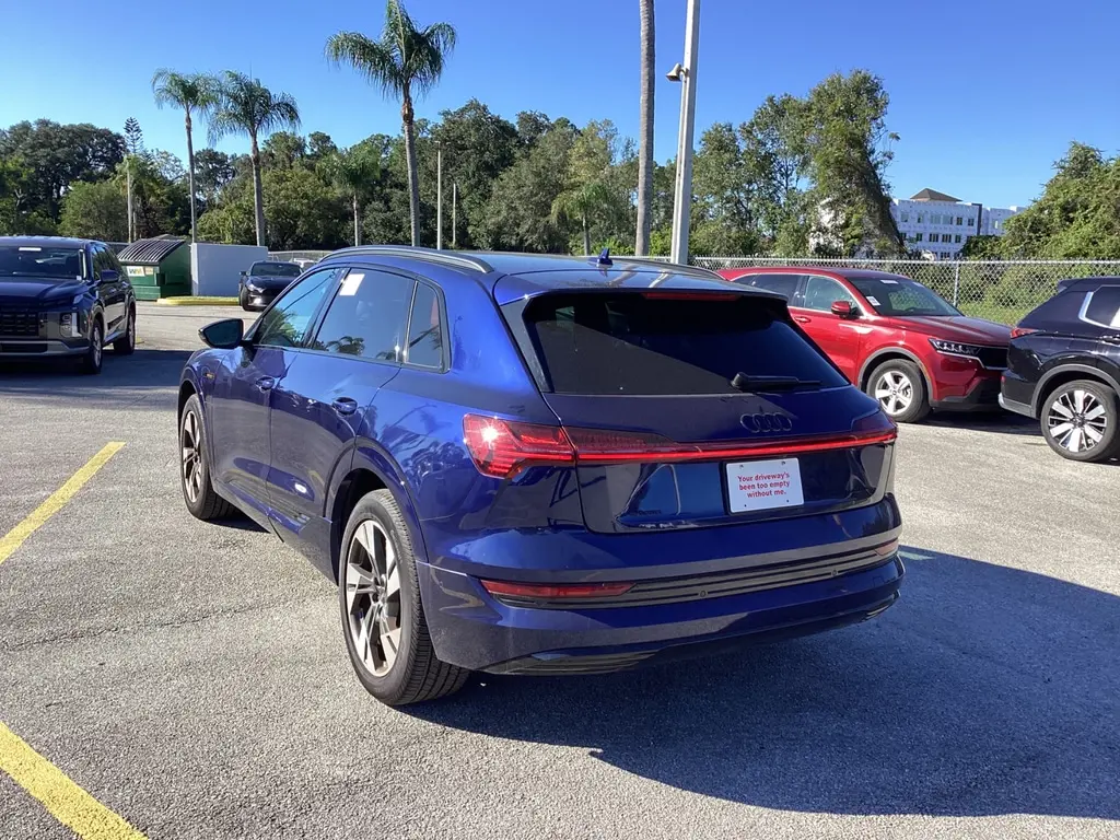 2022 AUDI E-TRON PREMIUM photo 4