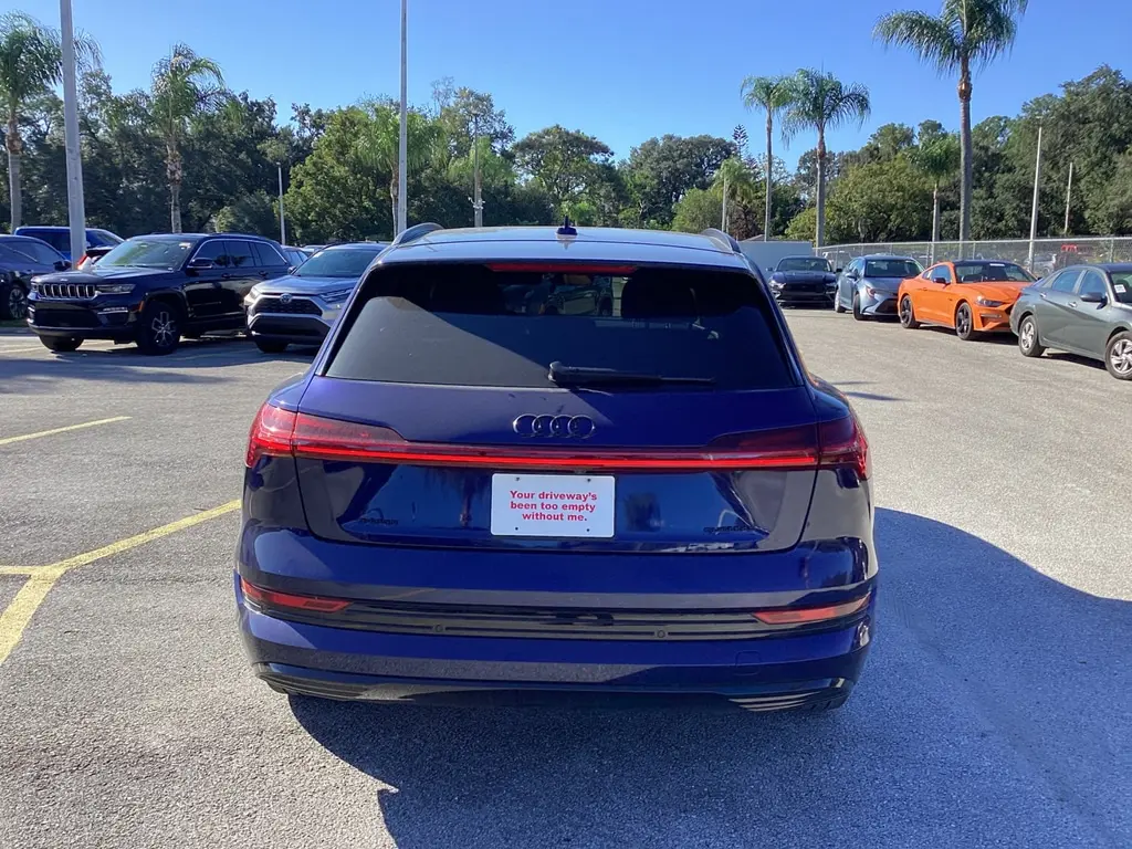 2022 AUDI E-TRON PREMIUM photo 5