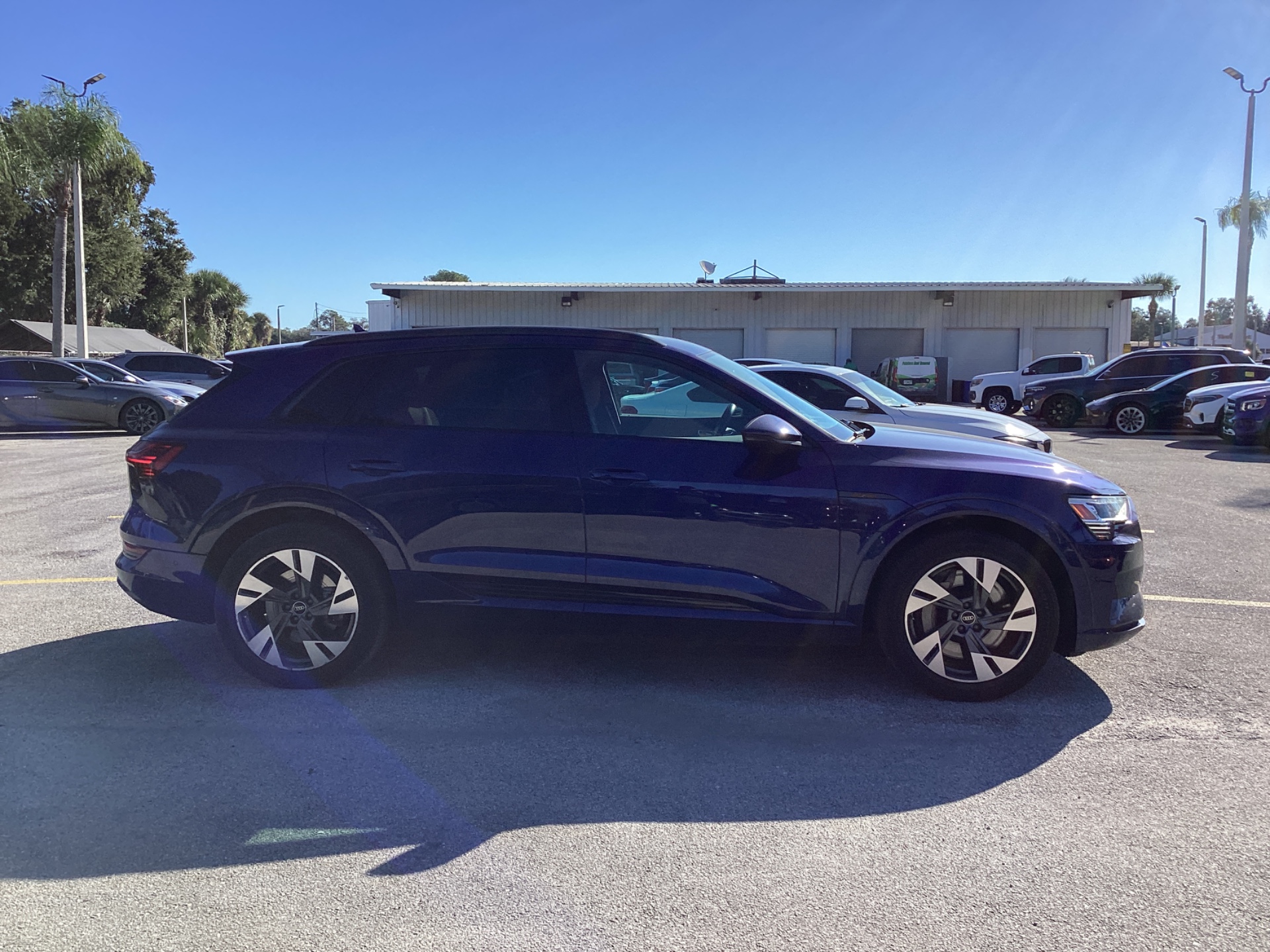 2022 AUDI E-TRON PREMIUM photo 7