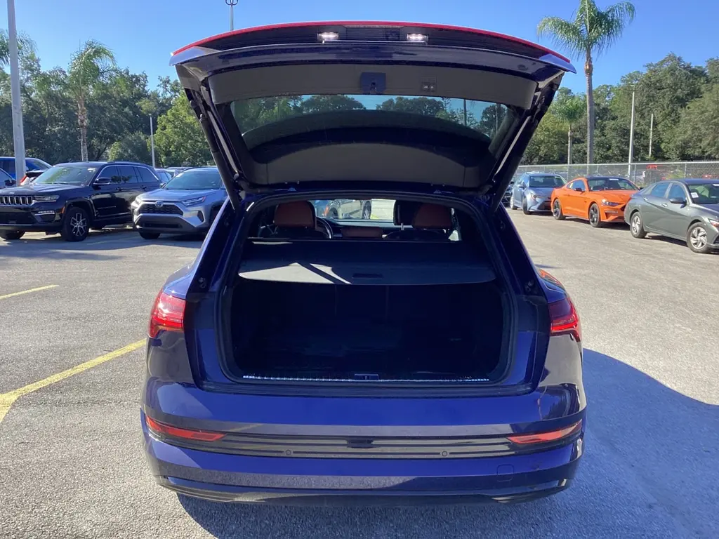 2022 AUDI E-TRON PREMIUM photo 18
