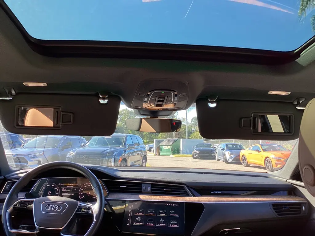 2022 AUDI E-TRON PREMIUM photo 23