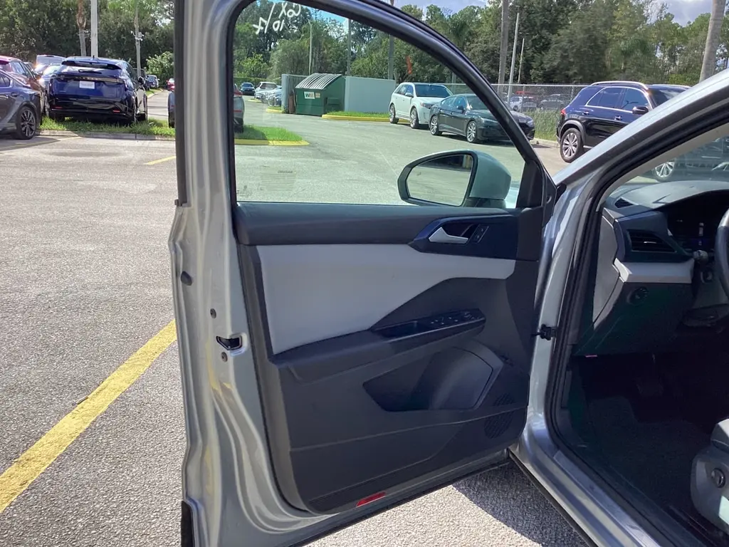 2023 VOLKSWAGEN TAOS SE photo 13