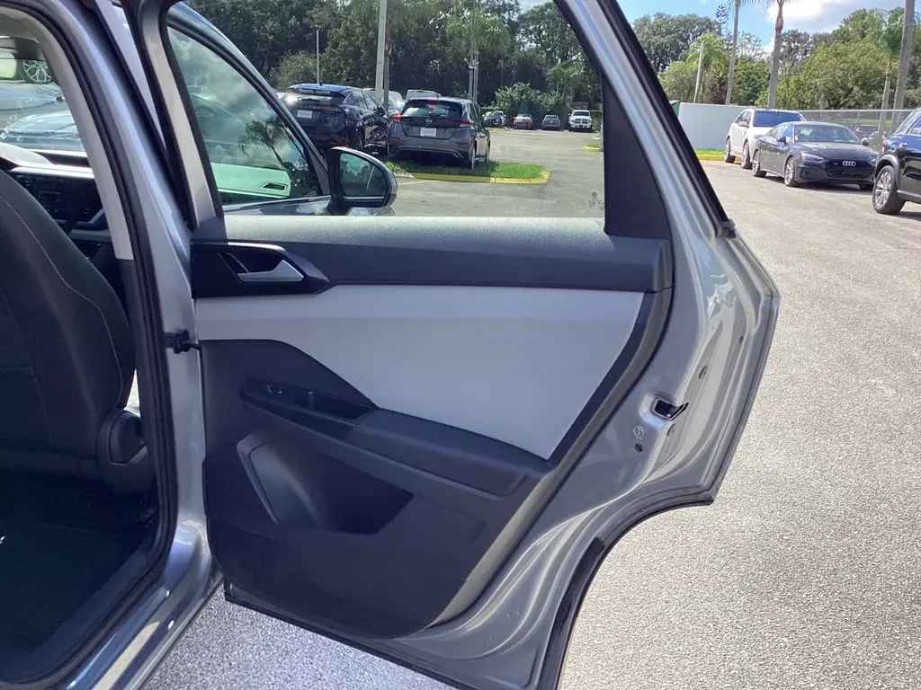 2023 VOLKSWAGEN TAOS SE photo 18